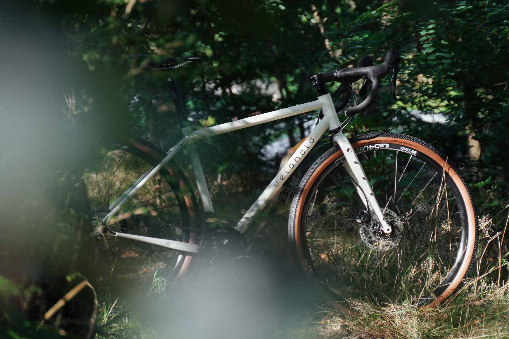 Gravelbike veloheld.iconX in cremweiss -Komplettrad