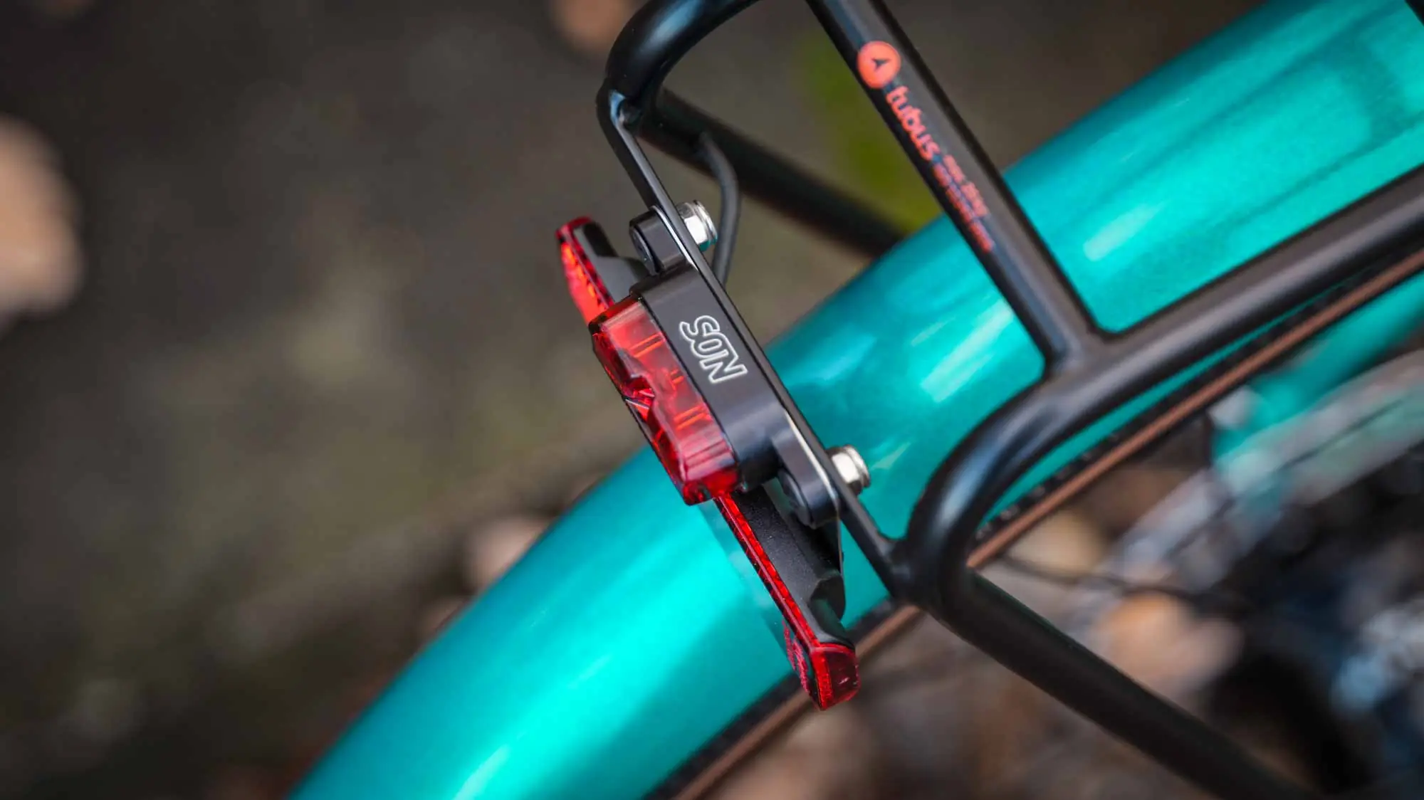 veloheld.alleyX Tourist mit Gepäckträger mit integrierten Rücklicht