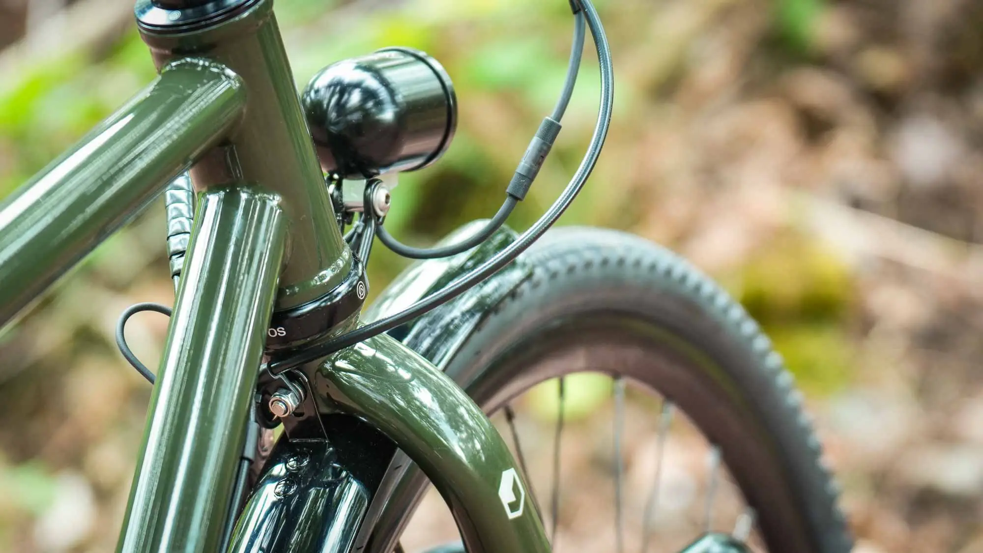SON-Scheinwerfer und Stahlgabel am veloheld.alleyX mit alltagstauglicher Lichtanlage.